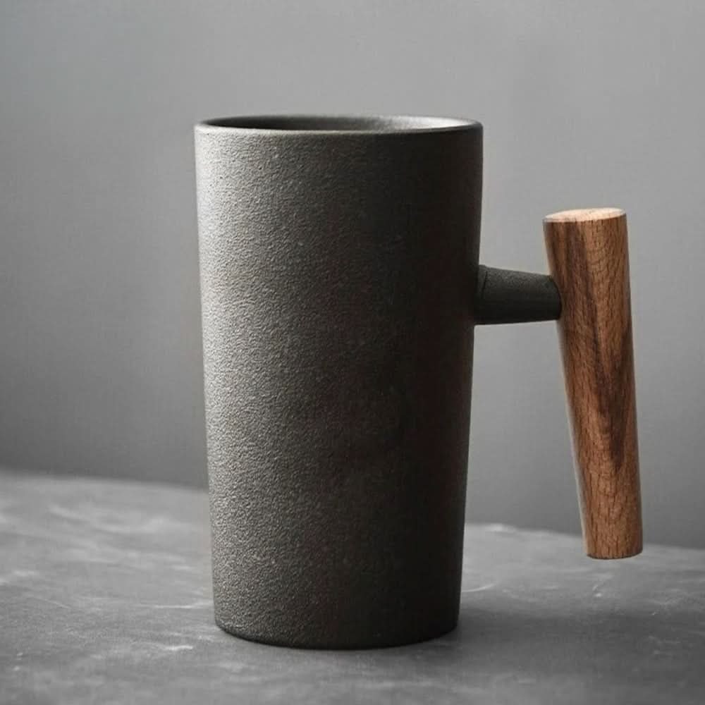 Braukunst Becher – Handgefertigte Keramiktasse mit Holzgriff für stilvollen Kaffeegenuss – Bild 8
